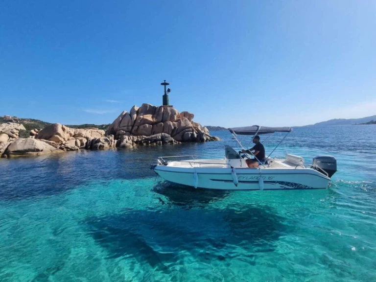Noleggiare una Sessa Marine Key Largo 18 a Palau
