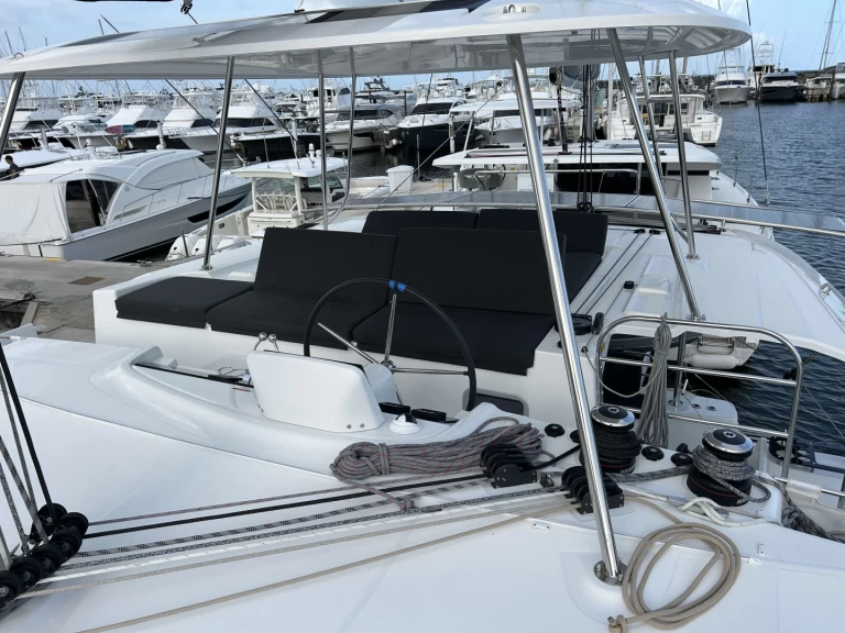 Noleggio barche Lagoon Lagoon 46 a Playa Sardinera su Samboat