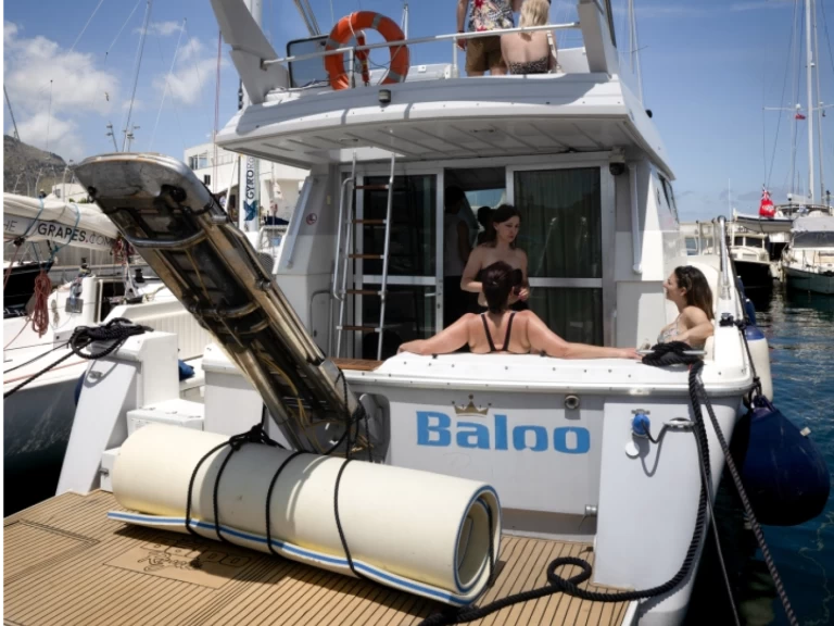 Noleggio Barca a motore a La Cala (porto Palermo) – Mochi Craft Mochi Craft 42 Fly