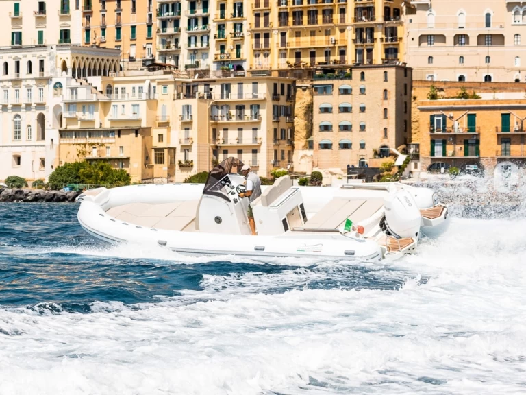 Noleggio Gommone Italiamarine con patente nautica