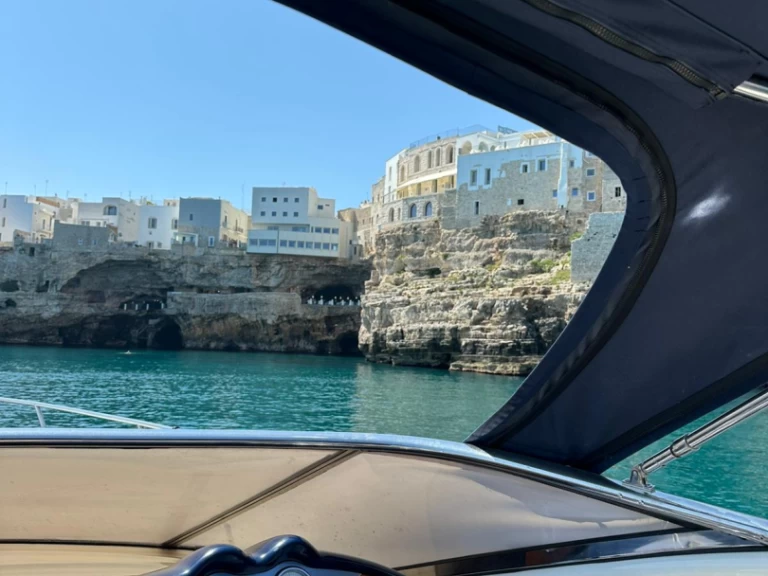 Noleggio Barca a motore Ferretti con patente nautica