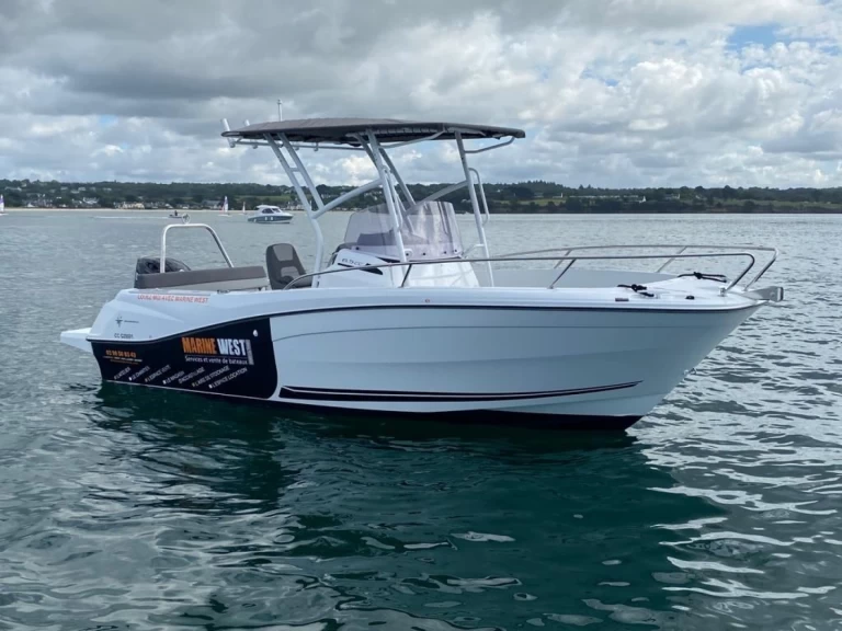 Noleggio a La Forêt-Fouesnant – Jeanneau Cap Camarat 6.5 CC Serie 3 su SamBoat