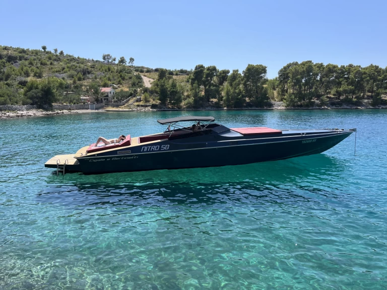 Noleggiare una Cigala e bertinetti Nitro 50 a Lesina (Hvar)