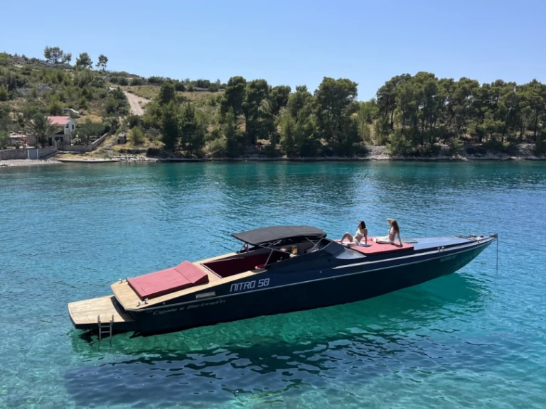 Noleggio barche Cigala e bertinetti Nitro 50 a Lesina (Hvar) su Samboat