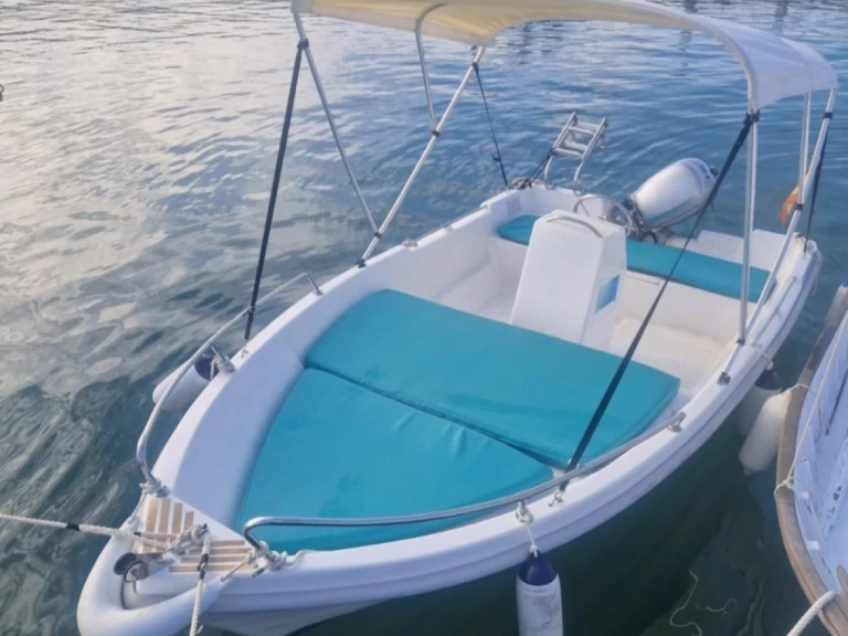 Estable Estable 400 Bote da affittare a  Alicante