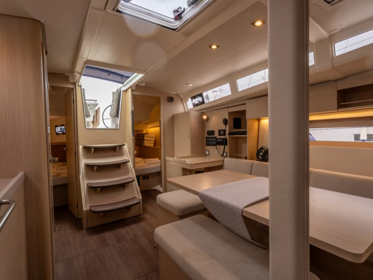 Noleggio barche Bénéteau Oceanis 37.1 a Salerno su Samboat