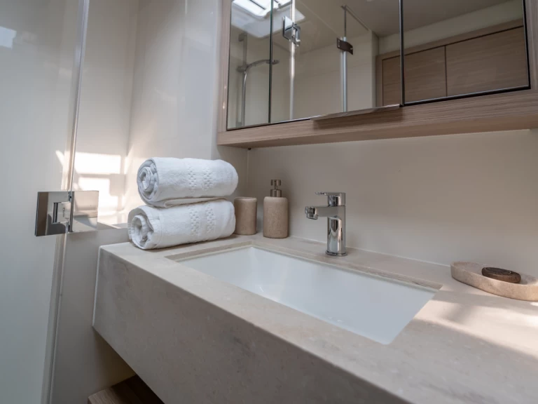 Noleggiare una Lagoon Lagoon 55 a Capo d'Orlando