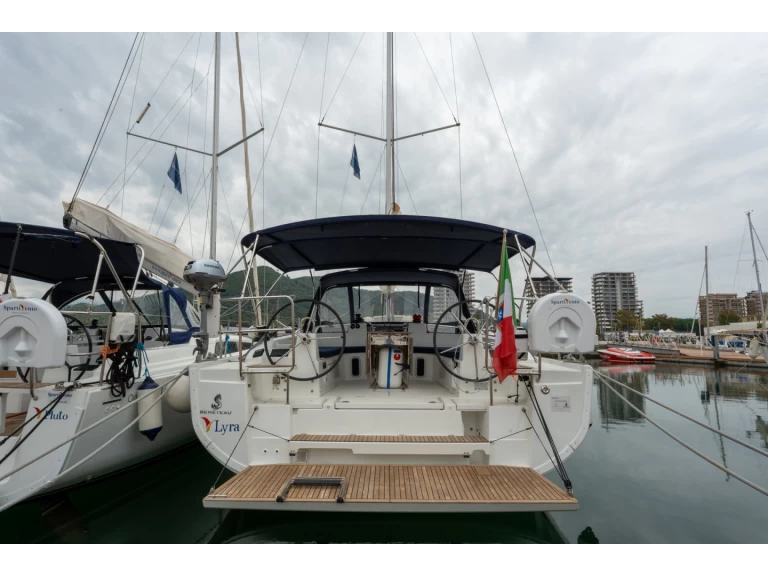 Bénéteau Oceanis 40.1 da affittare a  Salerno