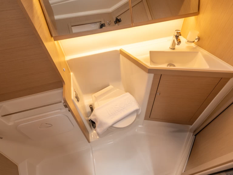 Bénéteau Oceanis 40.1 da affittare a  Salerno