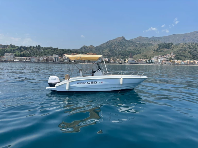 Barca a motore a noleggio a Giardini-Naxos al miglior prezzo