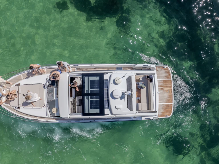 Noleggiare una Grandezza 37 CA a Vilamoura