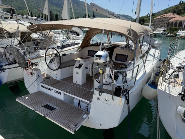 Jeanneau Sun Odyssey 410 da affittare a  Komolac