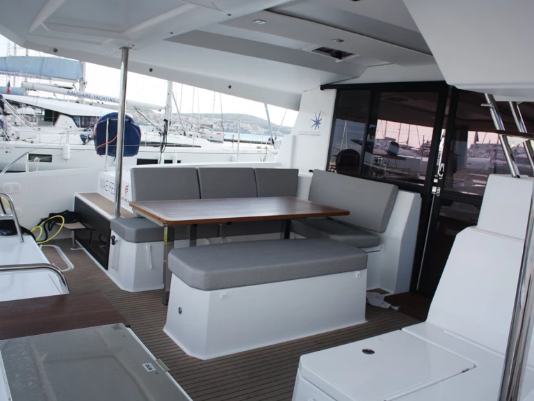 Noleggiare una Fountaine Pajot Astrea 42 a Seget Donji