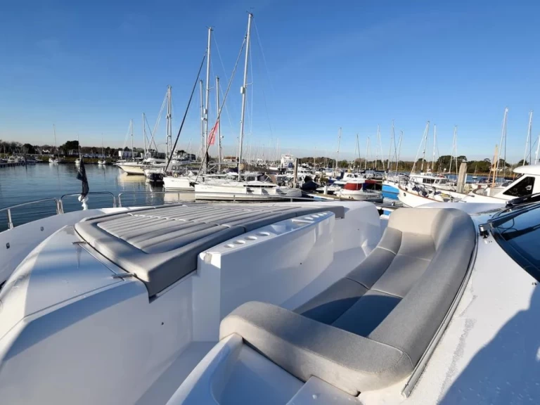 Yacht di lusso a noleggio a Seget Donji al miglior prezzo