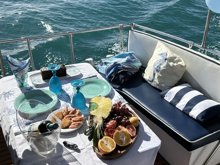 Barca a motore a noleggio a Portimão al miglior prezzo