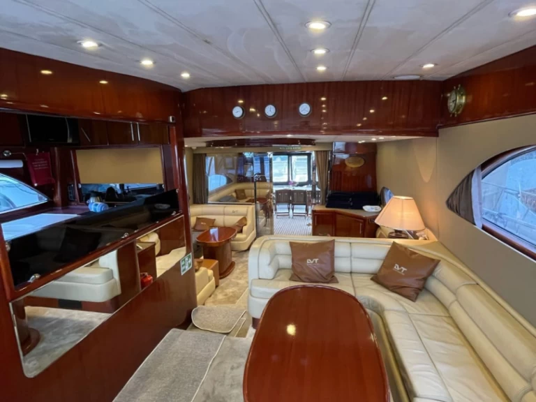 Noleggio Yacht di lusso costom made con patente nautica