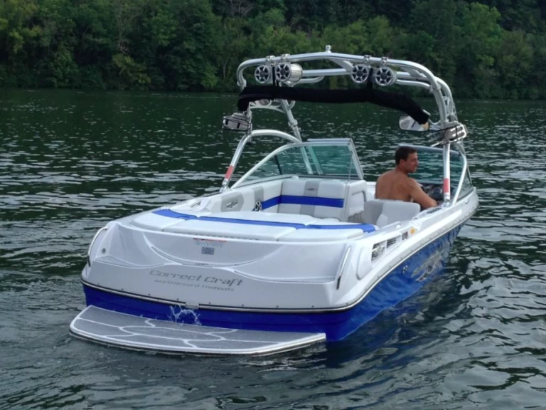 Noleggio a Sevrier – Nautique Correct Craft Competition Ski Boat 2001 su SamBoat