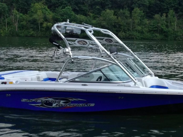 Noleggiare una Nautique Correct Craft Competition Ski Boat 2001 a Sevrier