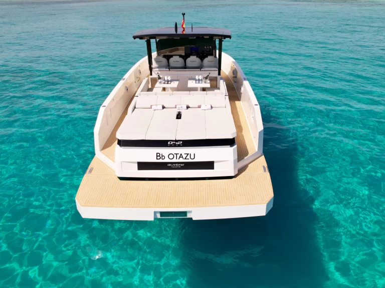 Noleggiare una Cranchi Antonio d42 a Ibiza Town