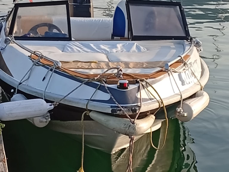 Noleggio Barca a motore hellas pegasus + selva xrs 40 HP con patente nautica