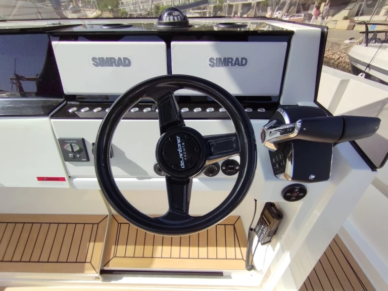 Noleggio barche DE ANTONIO Yachts D29 Open a Mahón su Samboat