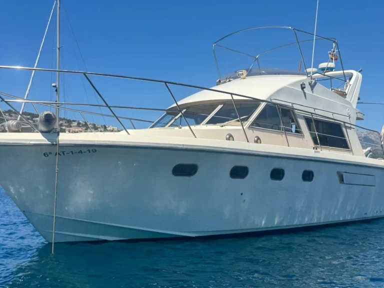 Barca a motore a noleggio a Barcellona al miglior prezzo