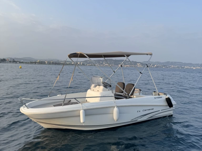 Barca a motore a noleggio a Mandelieu-la-Napoule al miglior prezzo
