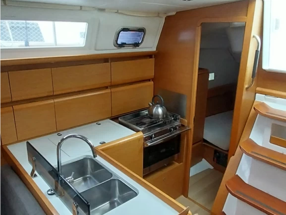 Noleggiare una Jeanneau Sun Odyssey 379 a La Trinité-sur-Mer