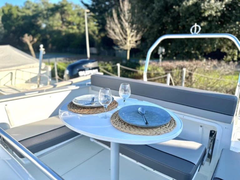 Noleggio a La Flotte – Jeanneau Cap Camarat 7.5 CC su SamBoat