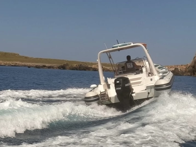 Noleggio barche Fornells economico day cruiser 800