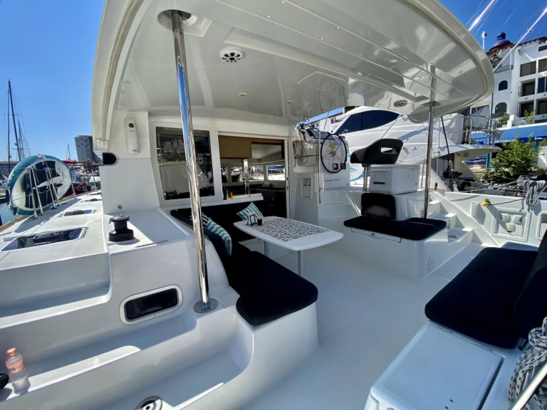 Catamarano a noleggio a Marina Vallarta al miglior prezzo