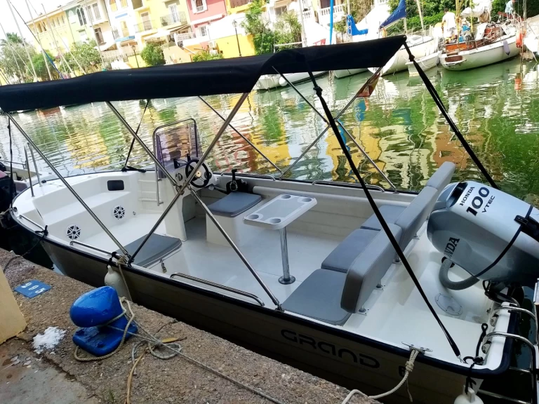 Noleggiare una Grand Boats N585 a Port Saplaya