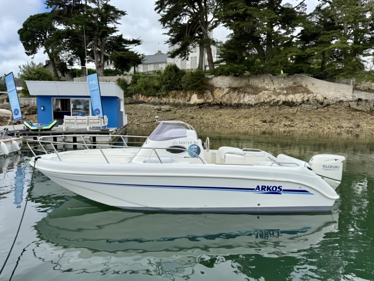 Noleggio Barca a motore Arkos con patente nautica