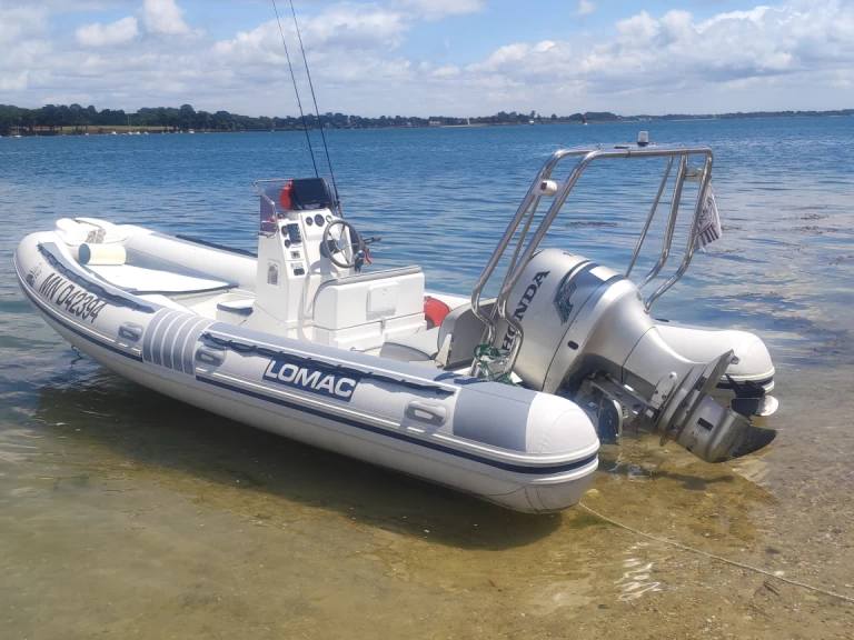 Noleggio Gommone Lomac con patente nautica