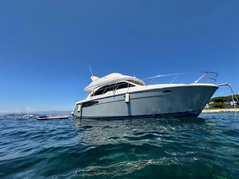 Meridian 341 Sedan da affittare a  Mandelieu-la-Napoule