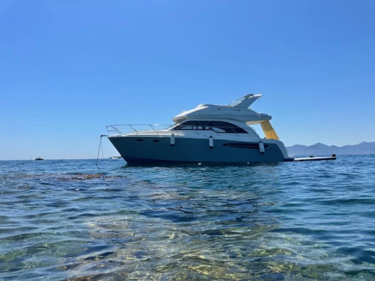 Noleggiare una Meridian 341 Sedan a Mandelieu-la-Napoule