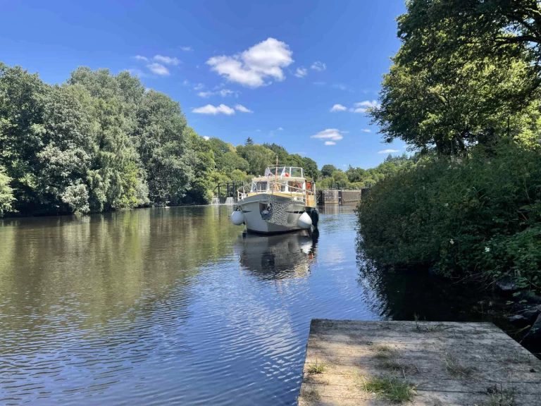 Noleggiare una Pedro 1020 a Saint-Nicolas des Eaux