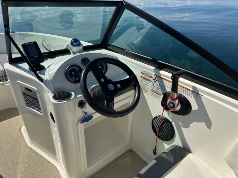 Noleggio Barca a motore a Amphion-les-Bains – Bayliner E7