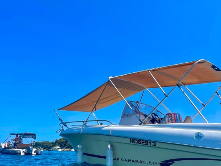 Noleggio Barca a motore Jeanneau con patente nautica