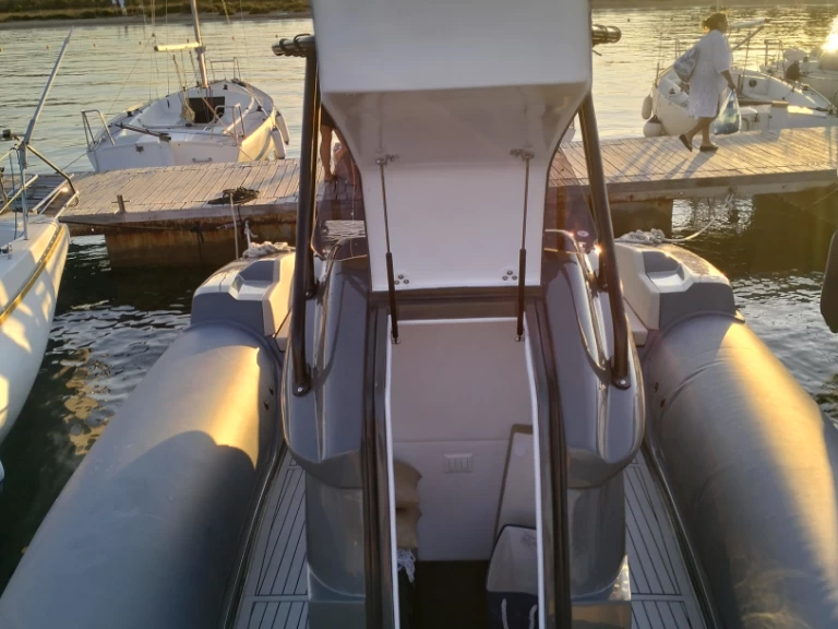 Noleggio Gommone a Poltu Quatu – Mirimare Sunrise 9.2