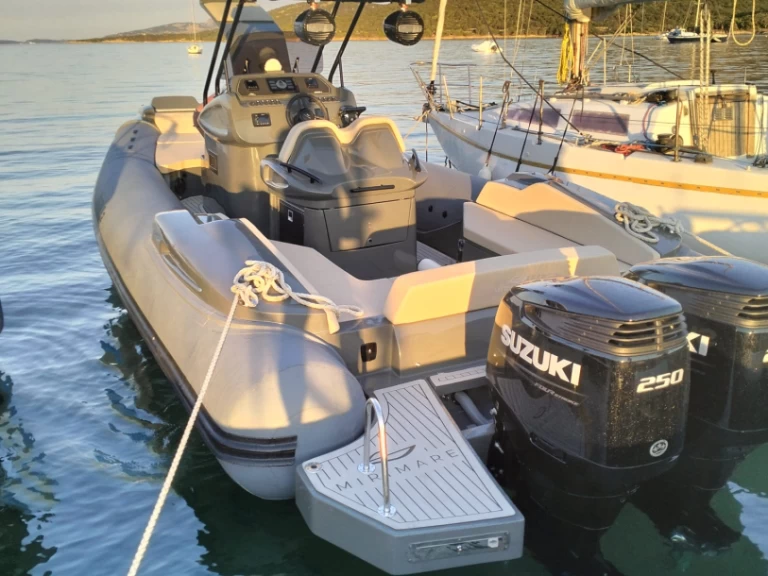 Noleggio Gommone a Poltu Quatu – Mirimare Sunrise 9.2