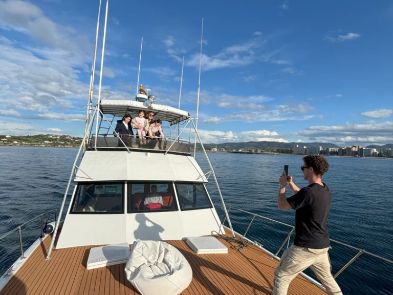 Noleggio a Gijón – Hatteras Hatteras 46 convertible su SamBoat