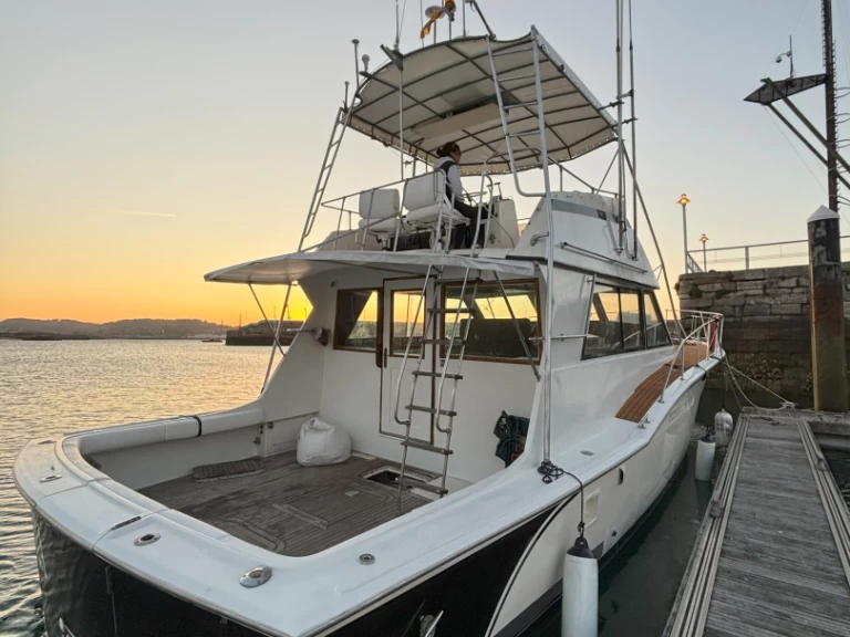 Noleggiare una Hatteras Hatteras 46 convertible a Gijón