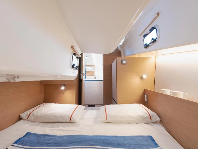 Noleggiare una Jeanneau Sun Odyssey 350 a Hyères