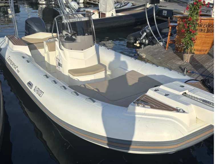 Noleggio Gommone Capelli con patente nautica