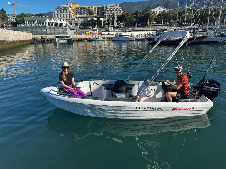 Barca a motore a noleggio a Porto do Funchal al miglior prezzo
