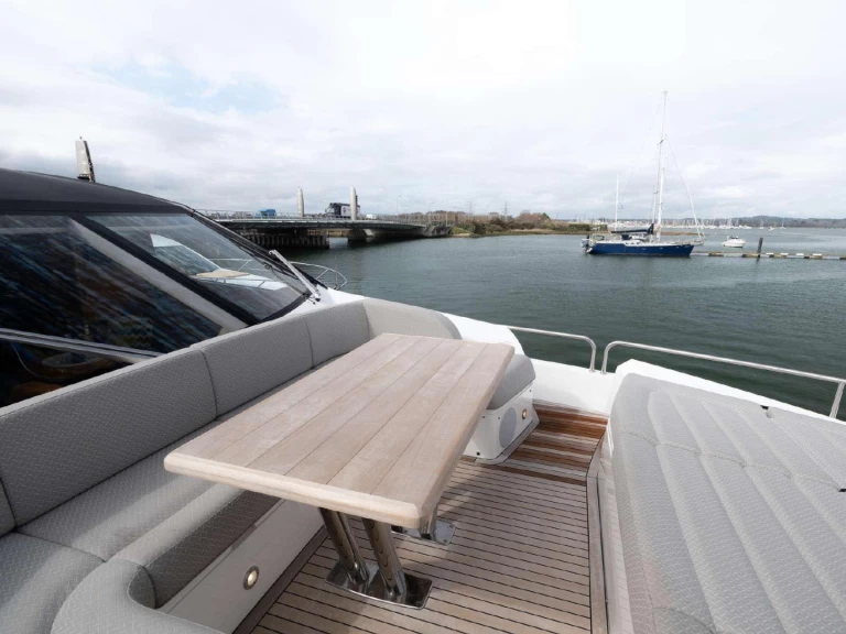 Noleggio Yacht di lusso a Ibiza Town – Vanquish 82