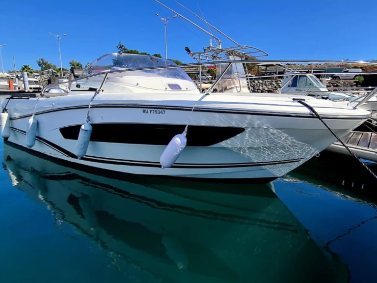 Noleggio barche Jeanneau Cap Camarat 7.5 WA Serie 2 a Le Port su Samboat