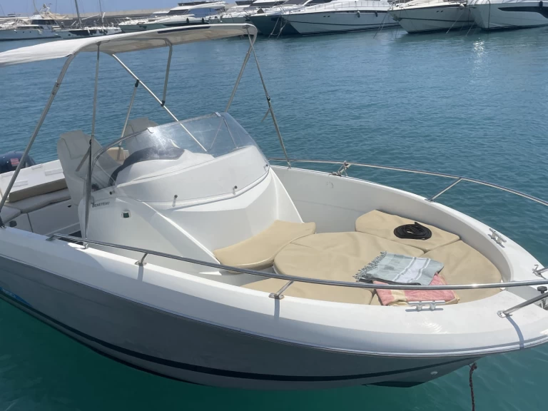 Noleggiare una Bénéteau Flyer 650 Open a Nizza