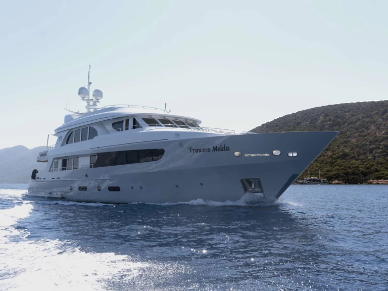 Noleggio Yacht di lusso Custom con patente nautica